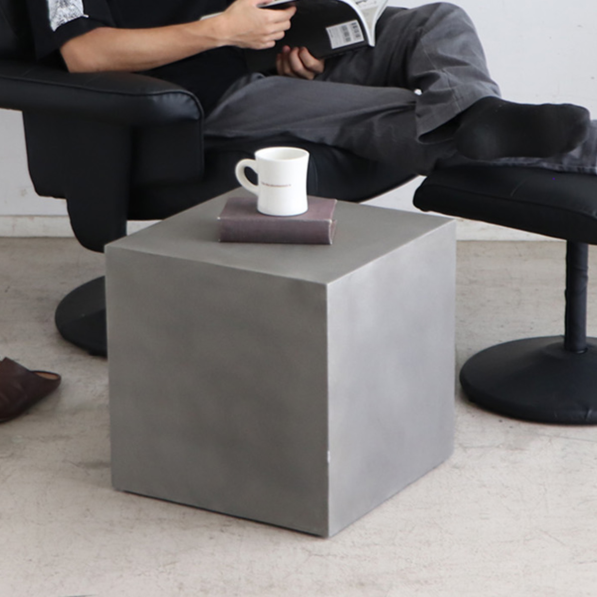 東馬（Tohma） サイドテーブル ディスプレイブロック 高さ40.5cm UP