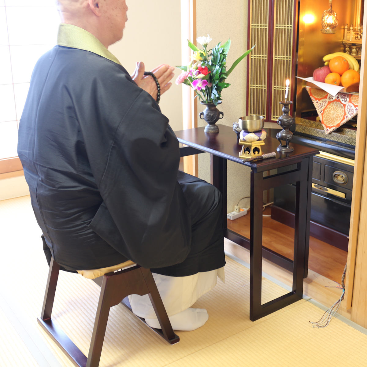 法事 スツール 仏間 仏具 上品 いす イス 椅子 和室 折りたたみ ゴールド OSMAC 椅子 仏壇 スタッキングできる 仏壇前椅子 ゴールド 高さ37.5cm