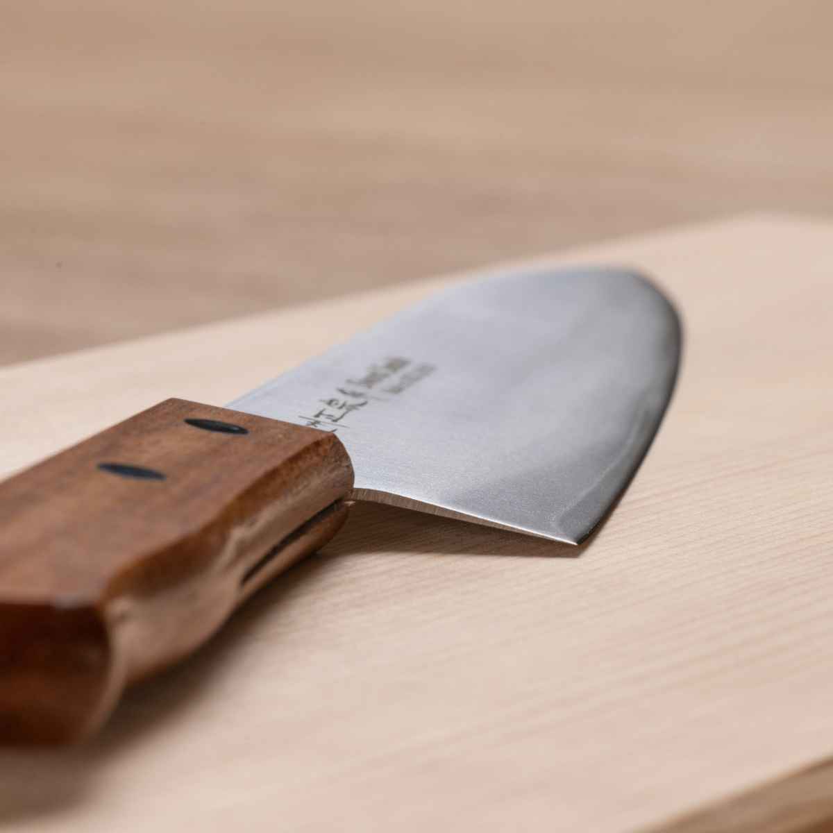 牛刀 21cm 本割込み 軽量 濃州正宗作 日本製 ( 包丁 シェフナイフ 料理包丁 万能包丁 キッチンナイフ 文化包丁 両刃 軽い ) 関連画像3