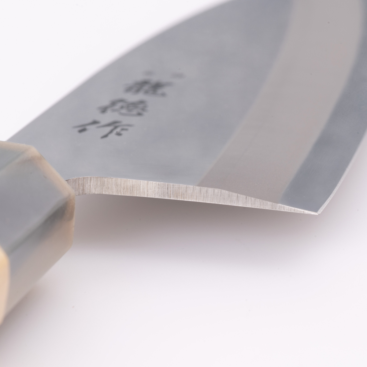 出刃包丁 15cm 龍徳作 八角柄 和包丁 日本製 （ 包丁 片刃 刺身 魚包丁