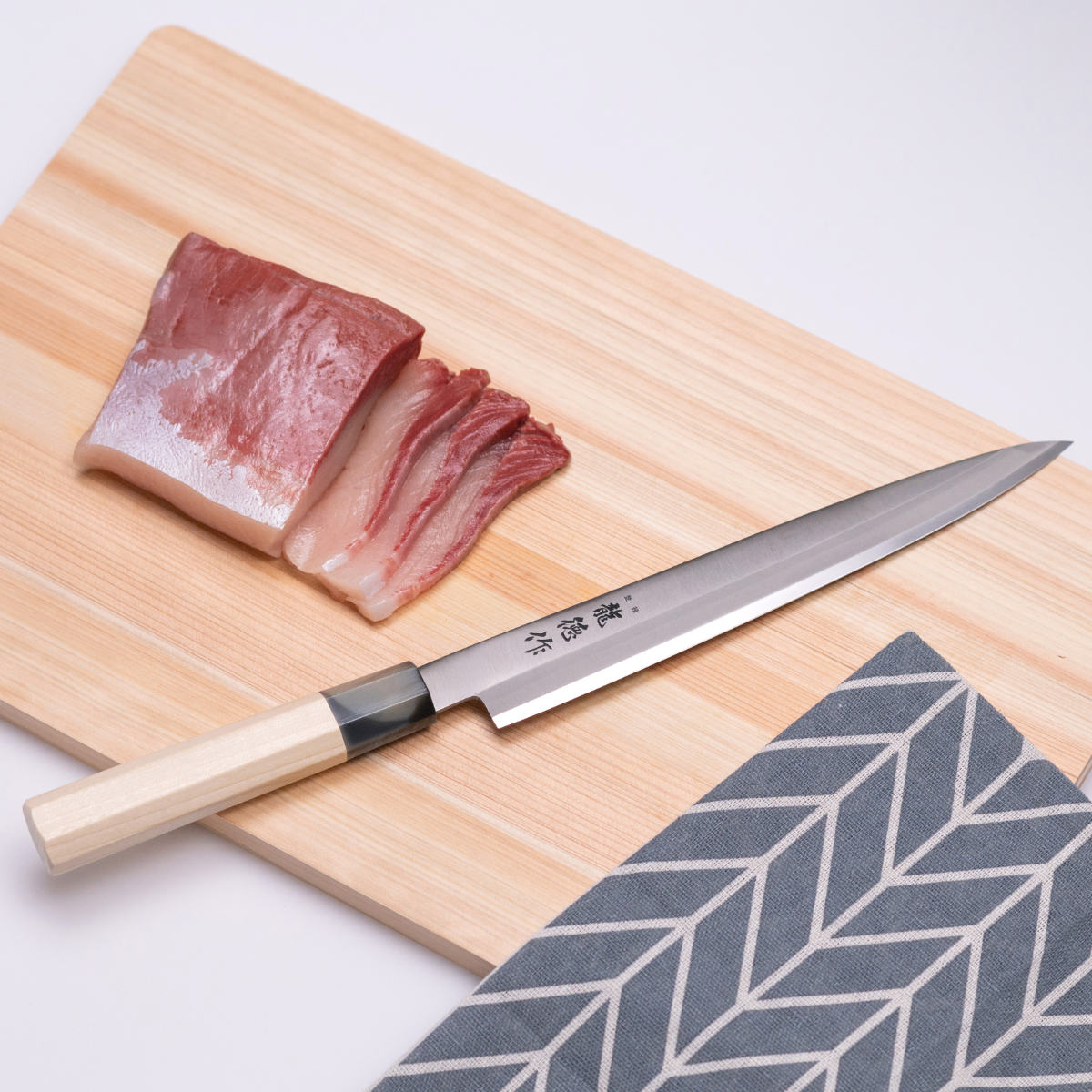 柳刃包丁 21cm 龍徳作 八角柄 和包丁 日本製 （ 刺身包丁 さしみ包丁