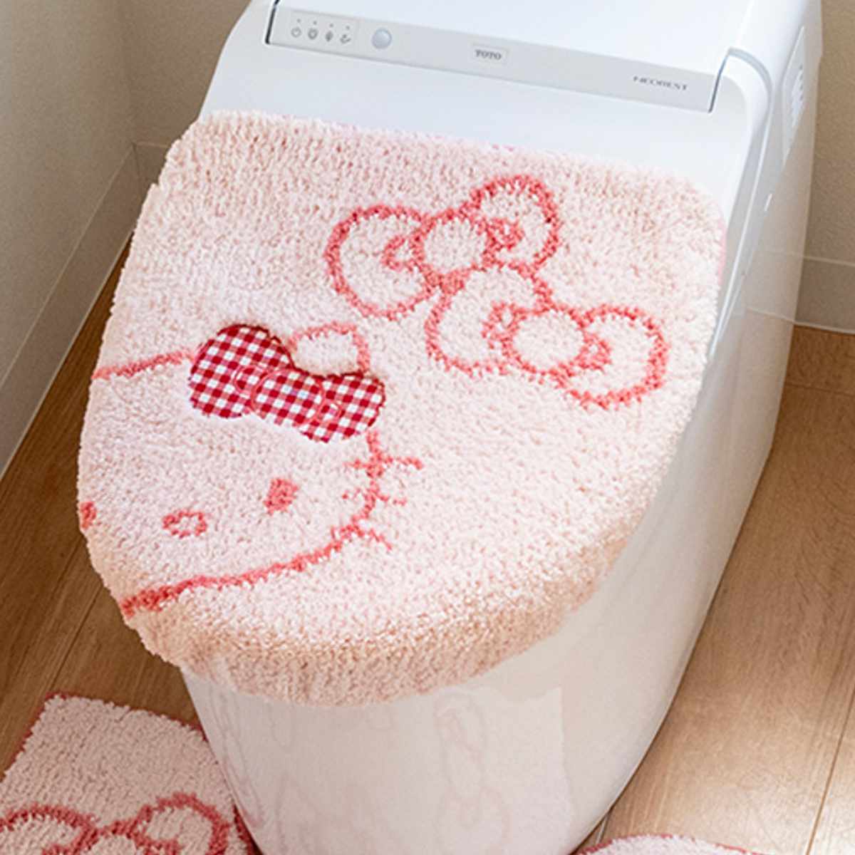 オカ 蓋カバー サンリオキャラクターズ シュシュ キティ クロミ トイレ