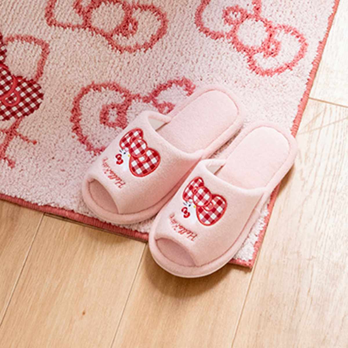 オカ トイレスリッパ サンリオキャラクターズ シュシュ キティ クロミ