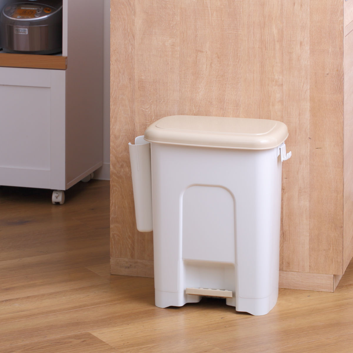 サンコープラスチック ゴミ箱 26.8L ペダルペール サイドポケット付き