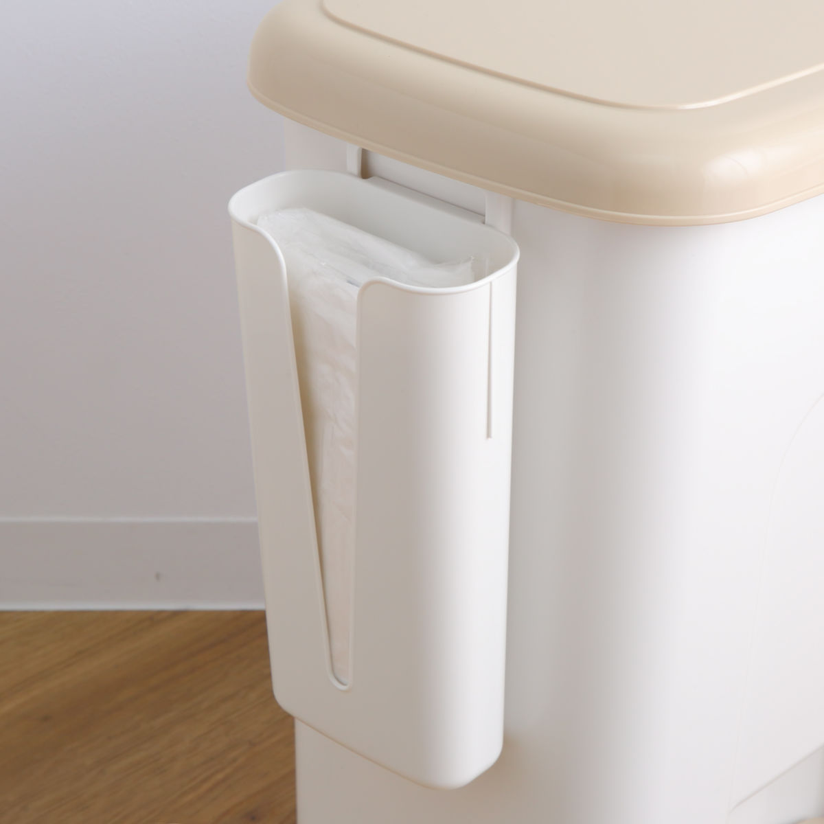 サンコープラスチック ゴミ箱 26.8L ペダルペール サイドポケット付き