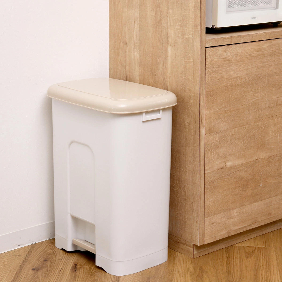 サンコープラスチック ゴミ箱 48L ペダルペール サイドポケット付き