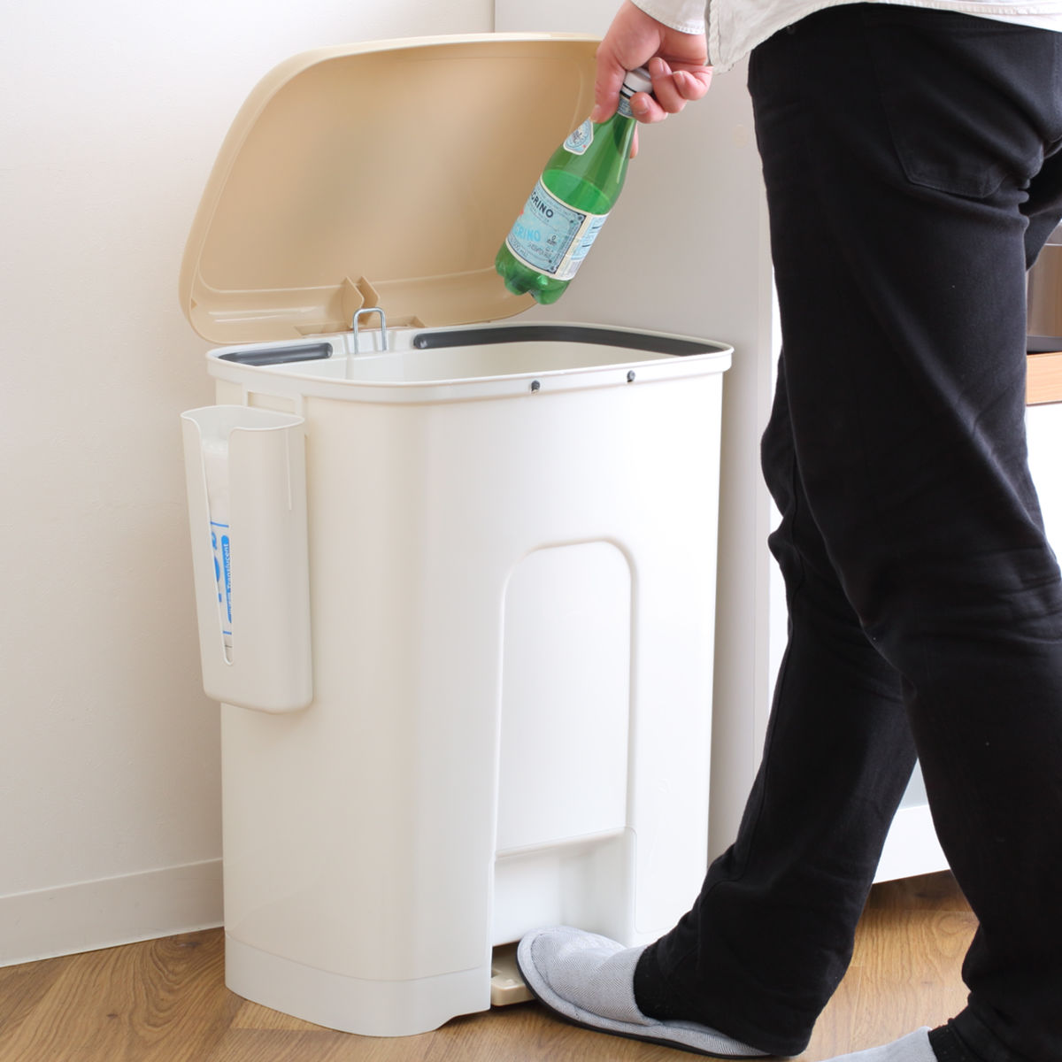 サンコープラスチック ゴミ箱 48L ペダルペール サイドポケット付き