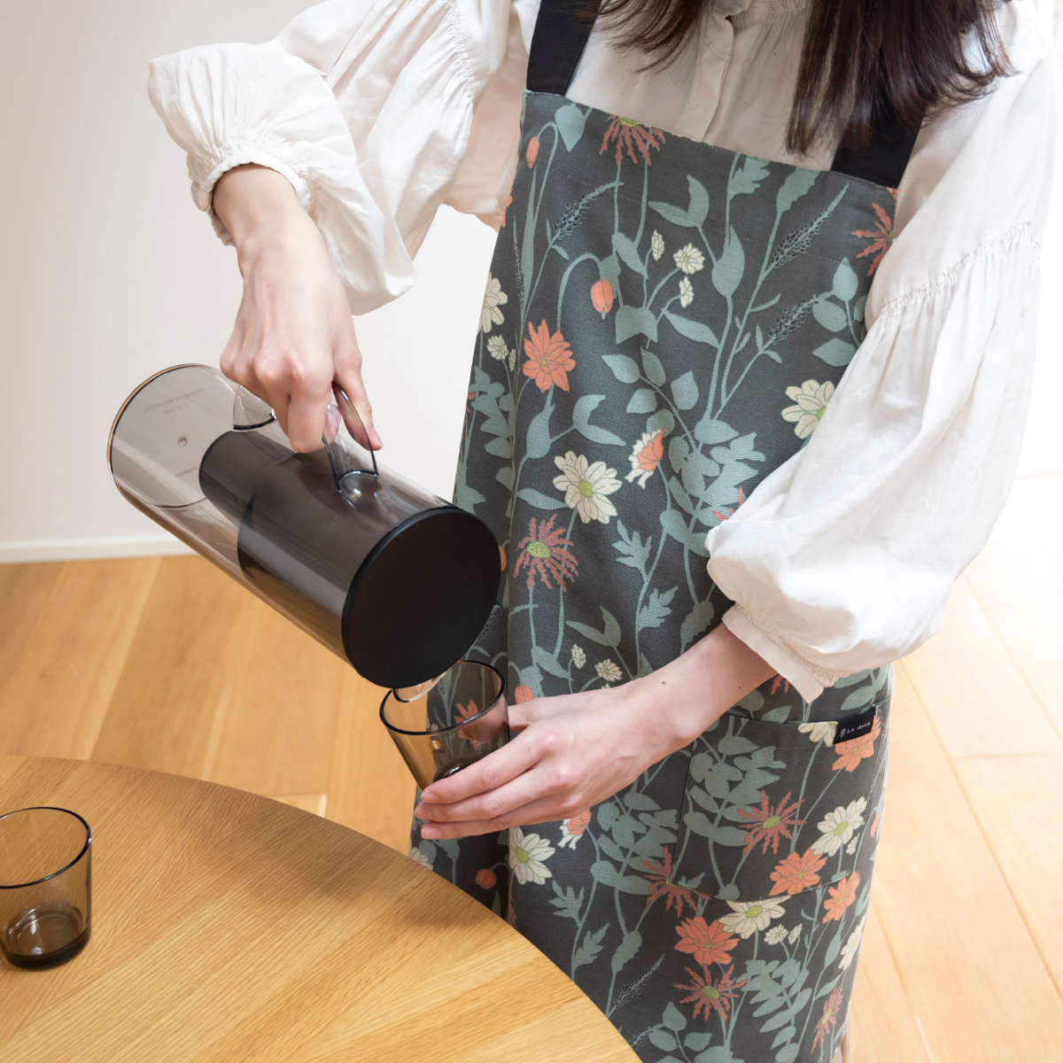 オカ エプロン ラ・エミーズ クッカ ボタニカル 井上絵美 （ LA AMYS