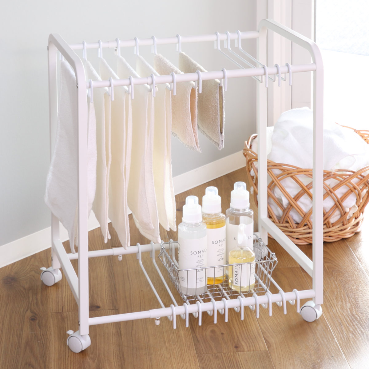 スラックスハンガー 伸縮式 キャスター付き 20本掛け 幅48.5〜76.5