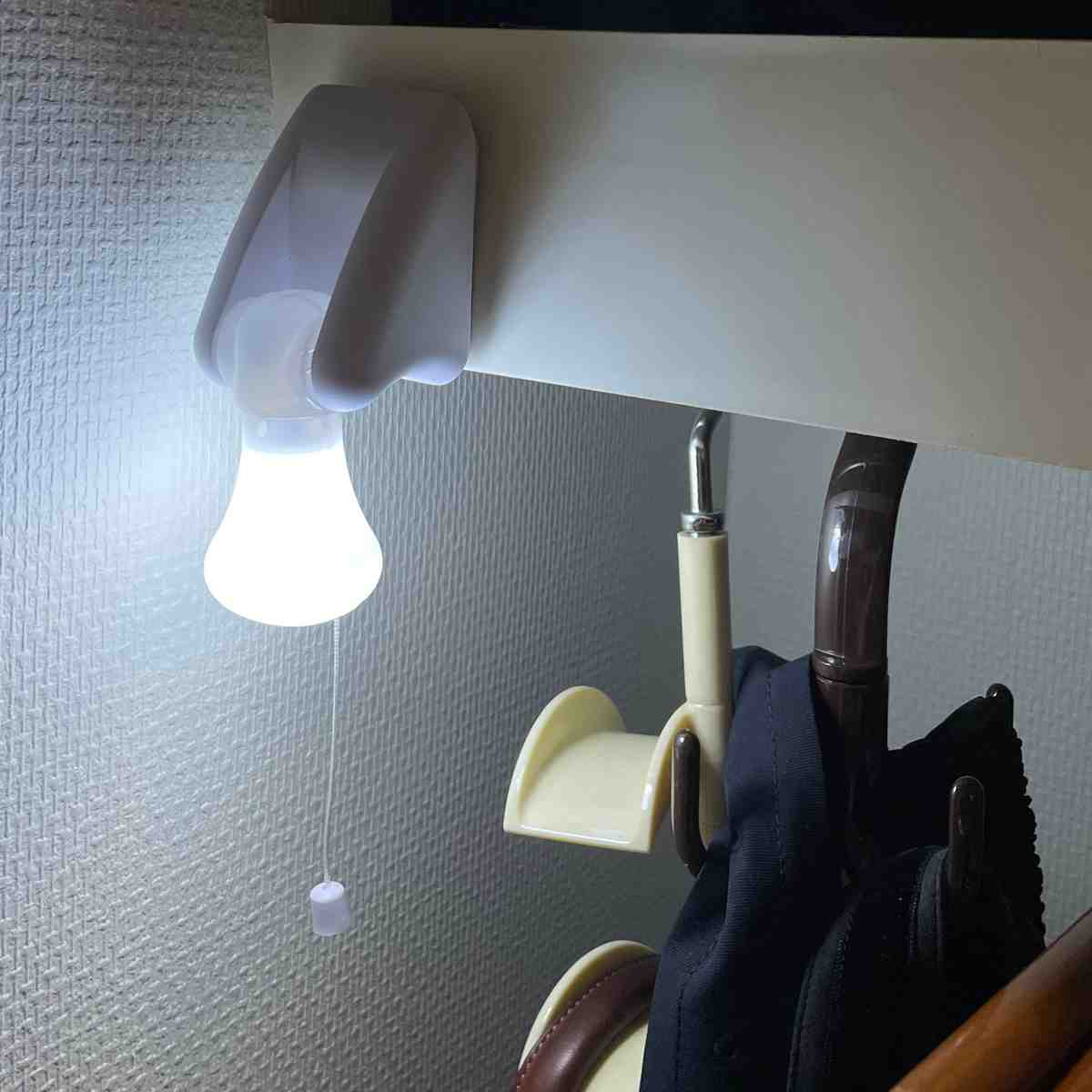 ライト 電池式 ひも引き クローゼット 押し入れ 階段 防災 （ 照明 LED