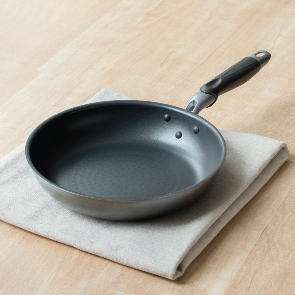 チタン　中華鍋　フライパン　30cm 日本製　キャンプ飯が楽しくなるヤツ 482254-1.jpg