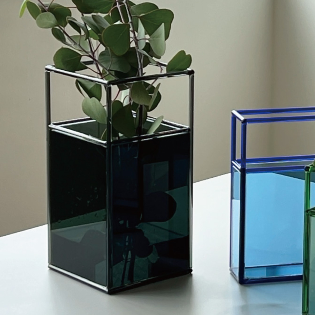 【美品】お部屋に花を❗花瓶 グリーン 緑色 大振り 大きめ magnet 花瓶 マーハ ベース グリーン （ 花ビン 花びん 花器 フラワー