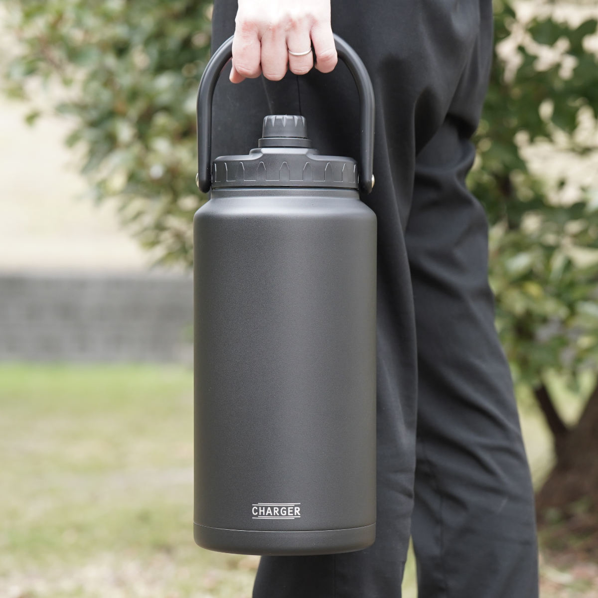 魔法瓶水筒 アウトドア 水筒 3800ml 大容量 氷入れ パール金属 水筒 3.8L チャージャー アイスコンテナジャグ3800 保冷
