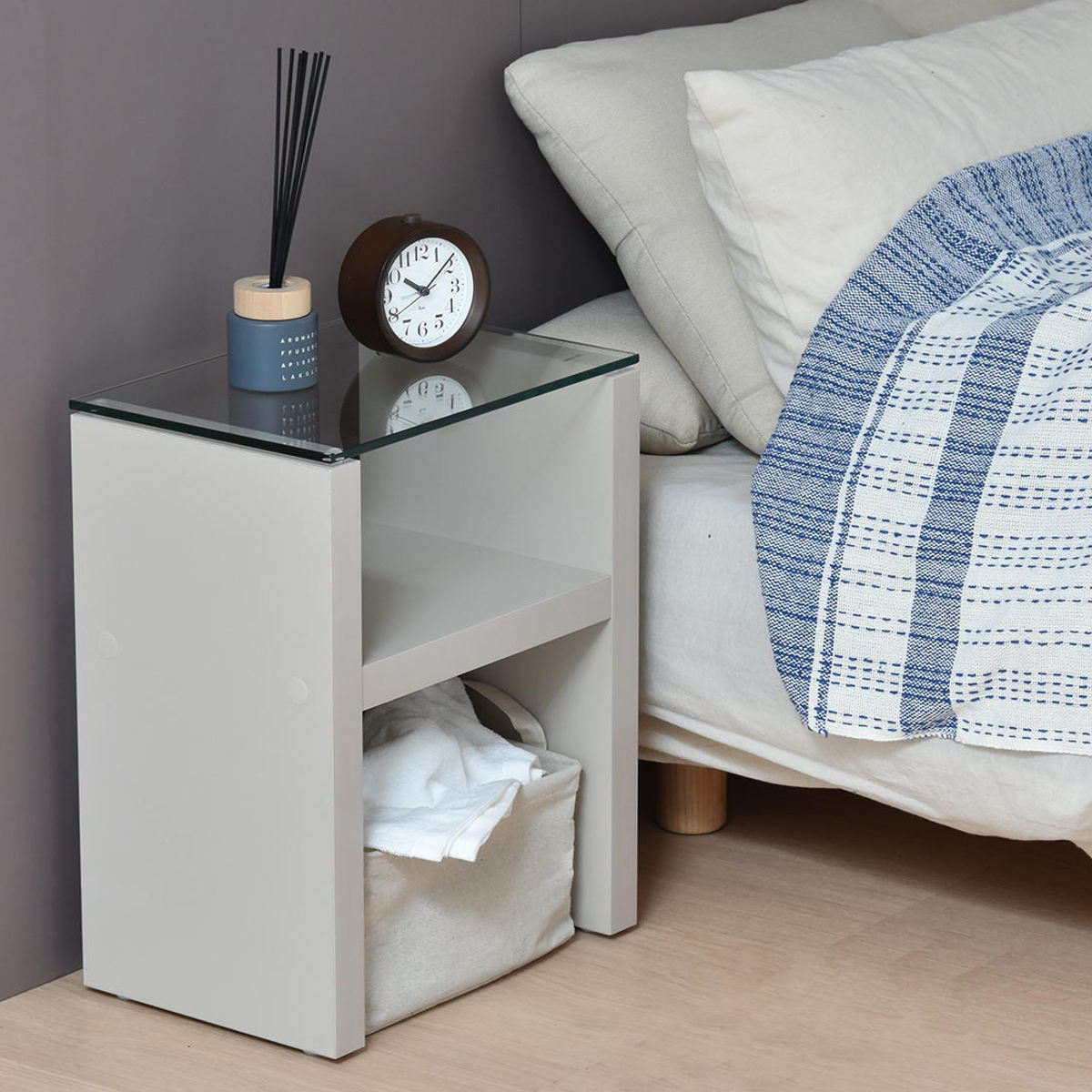 ナイトテーブル 幅38cm ガラス天板 収納棚付 Noko （ サイドテーブル