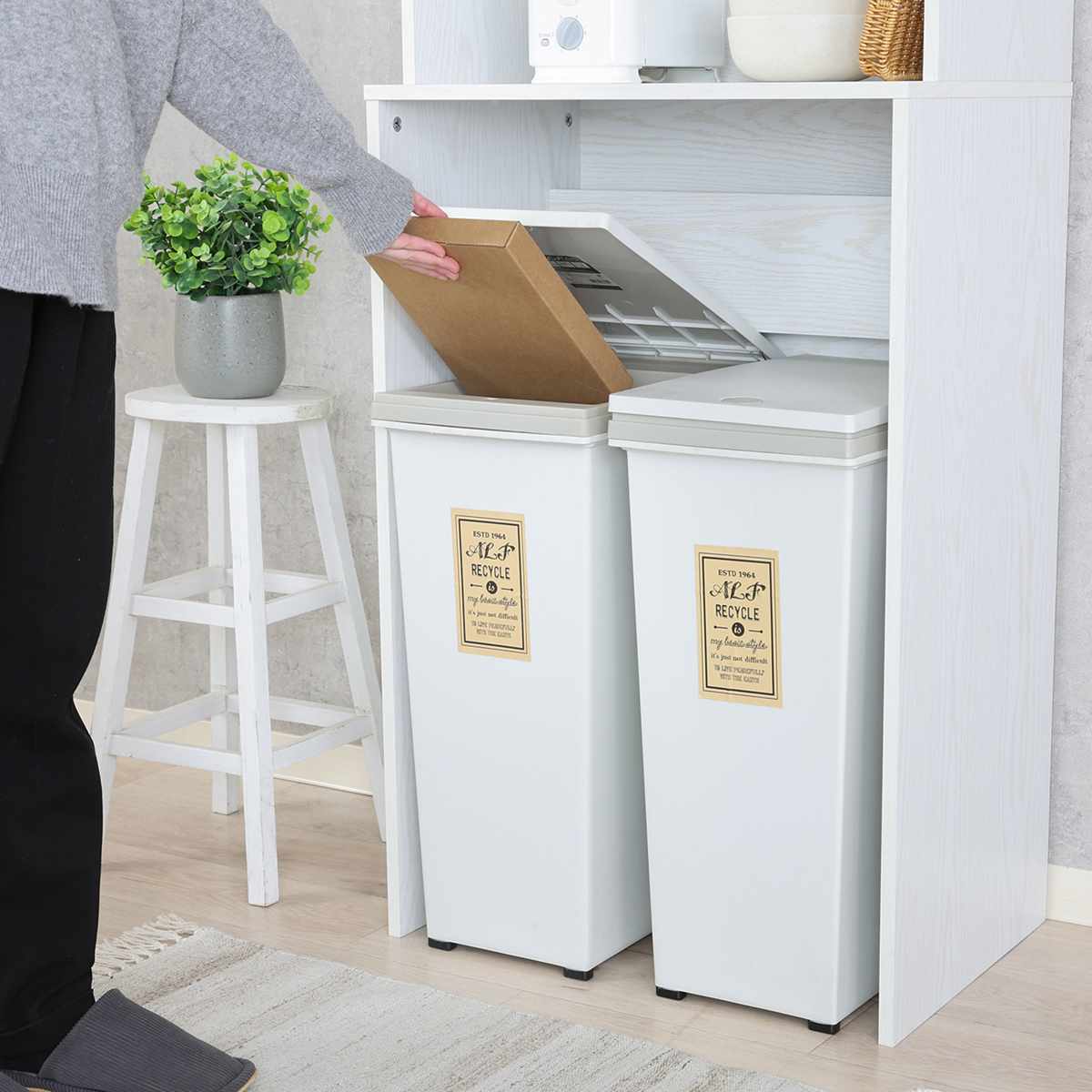 不二貿易（Fuji Boeki） ゴミ箱上 キャビネット 幅59cm 2口コンセント