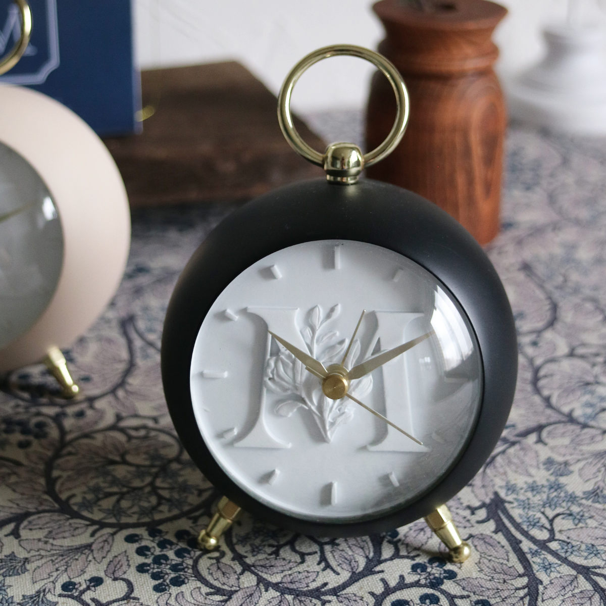 目覚まし時計 イニシャル 連続秒針 Initial Alarm Clock （ アラーム