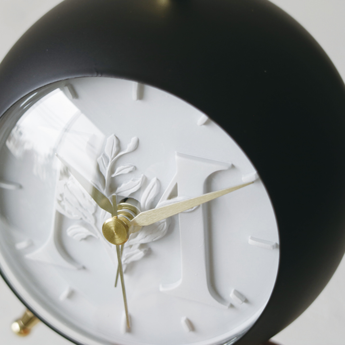 目覚まし時計 イニシャル 連続秒針 Initial Alarm Clock （ アラーム