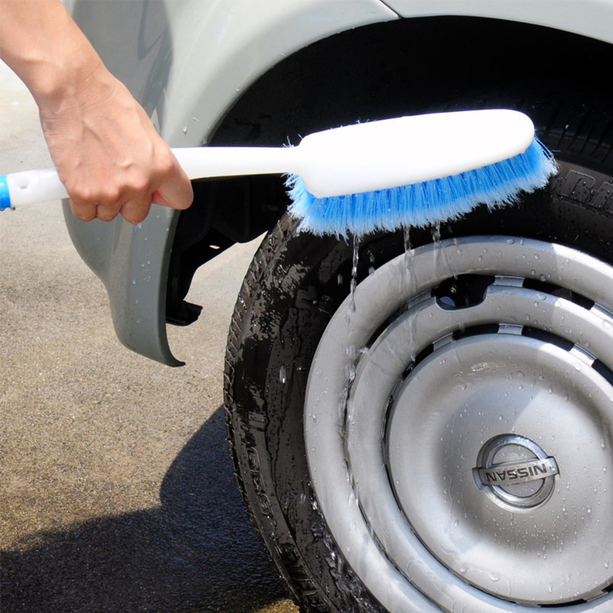 通水ブラシ ハンディ 穂先が割れた 柔らかいブラシ （ 洗車ブラシ 車 水洗い ブラシ ハンディタイプ 柔らかい 網戸掃除 窓掃除 先割れ加工 ）