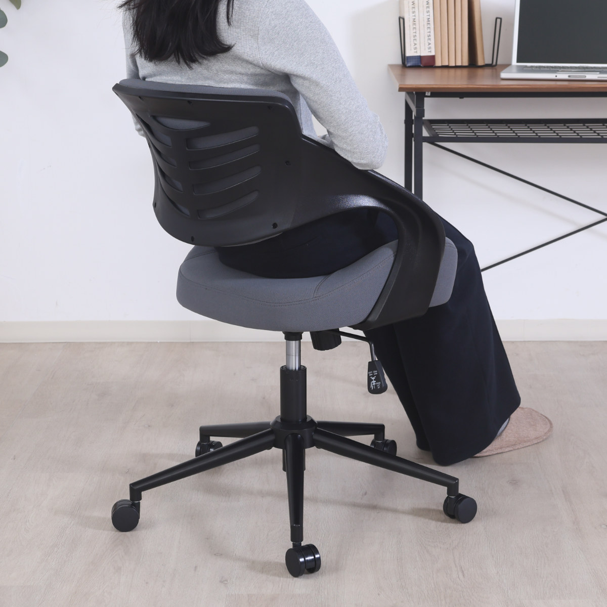 オフィスチェア 昇降式 座面高45〜55cm クラウド 腰当たりが良いチェア （ ワークチェア パソコンチェア ロッキング機能 学習椅子 高さ調節 回転 クッション ）の画像