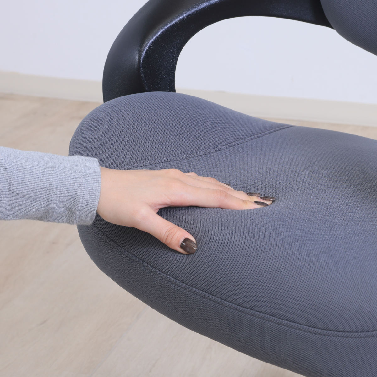 オフィスチェア 昇降式 座面高45〜55cm クラウド 腰当たりが良いチェア （ ワークチェア パソコンチェア ロッキング機能 学習椅子 高さ調節 回転 クッション ）の画像