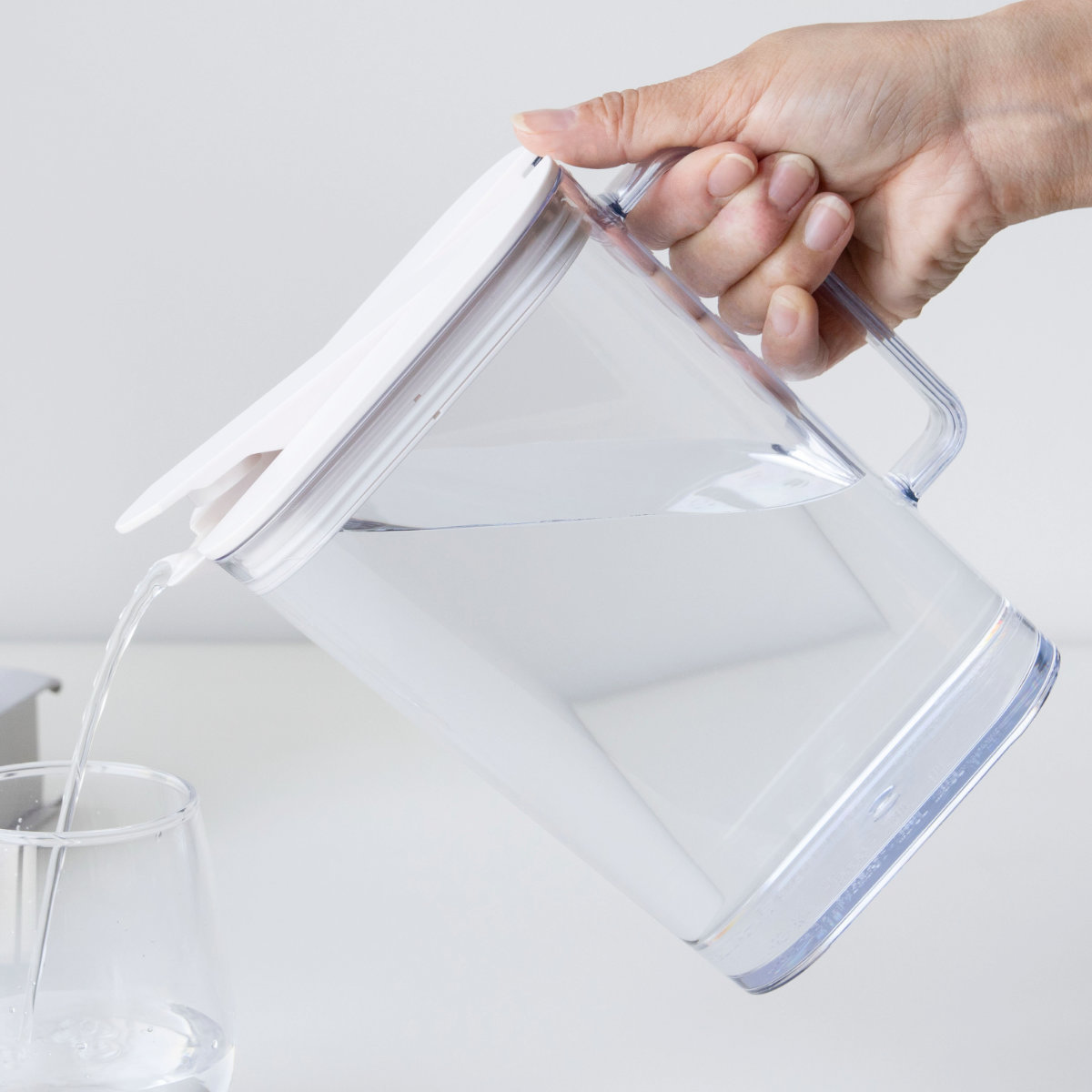 冷水筒 1.2L 棚に収まる冷水筒 （ 食洗機対応 ワンプッシュ 熱湯OK