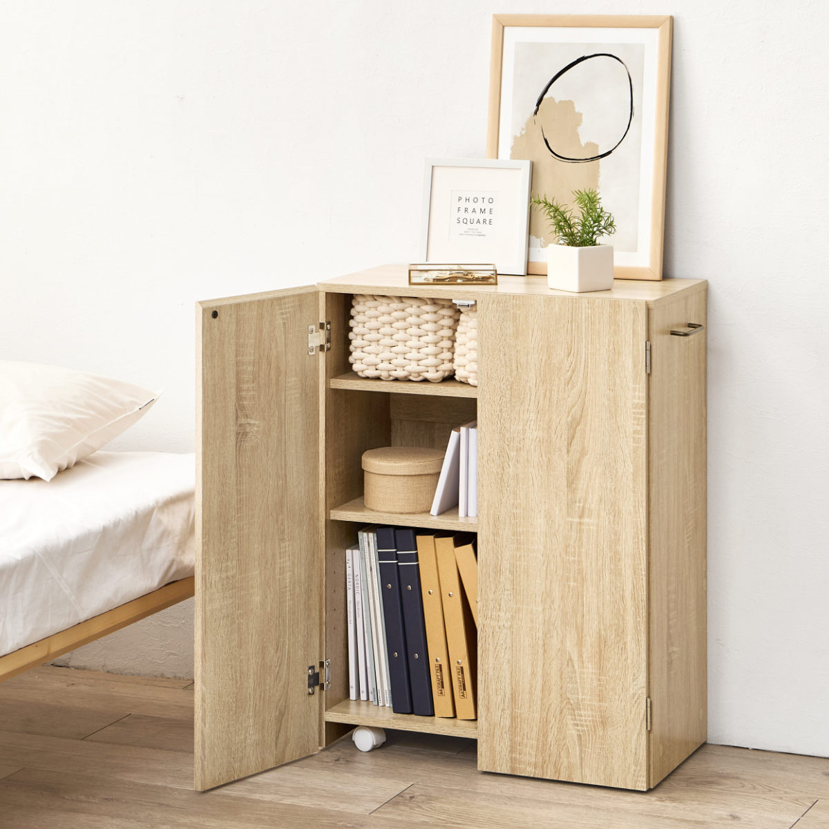 HAGiHARA（萩原） 本棚 扉付き 幅60cm 隠せる キャスター付 可動棚