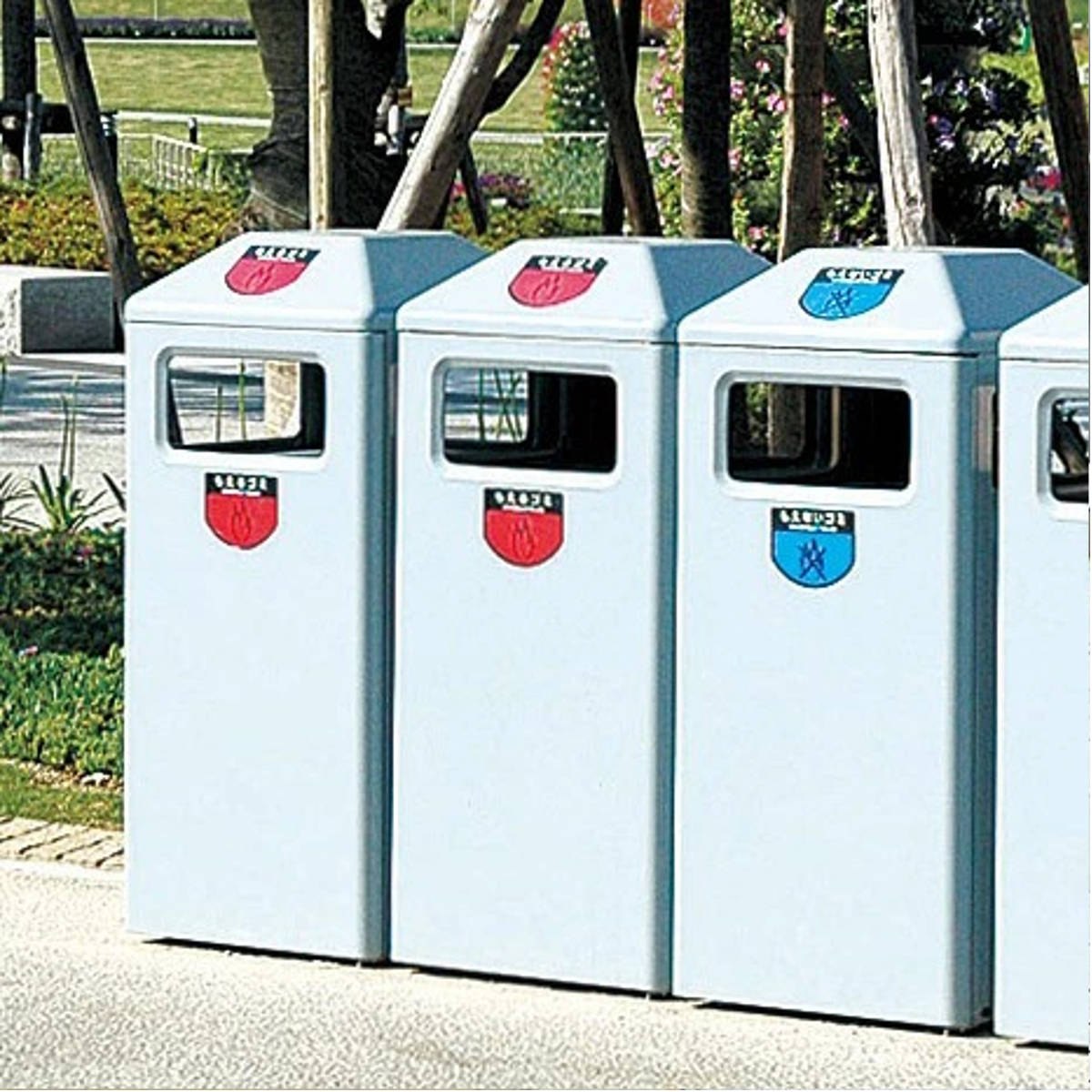 ゴミ箱の横に落ちてたシール 山崎産業 分別シール A もえるごみ （ 分別表示 ダストボックス