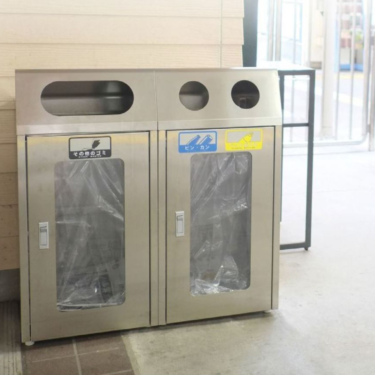 山崎産業 屋内用ゴミ 業務用ダストボックス 60L 丸穴蓋 1面窓付き