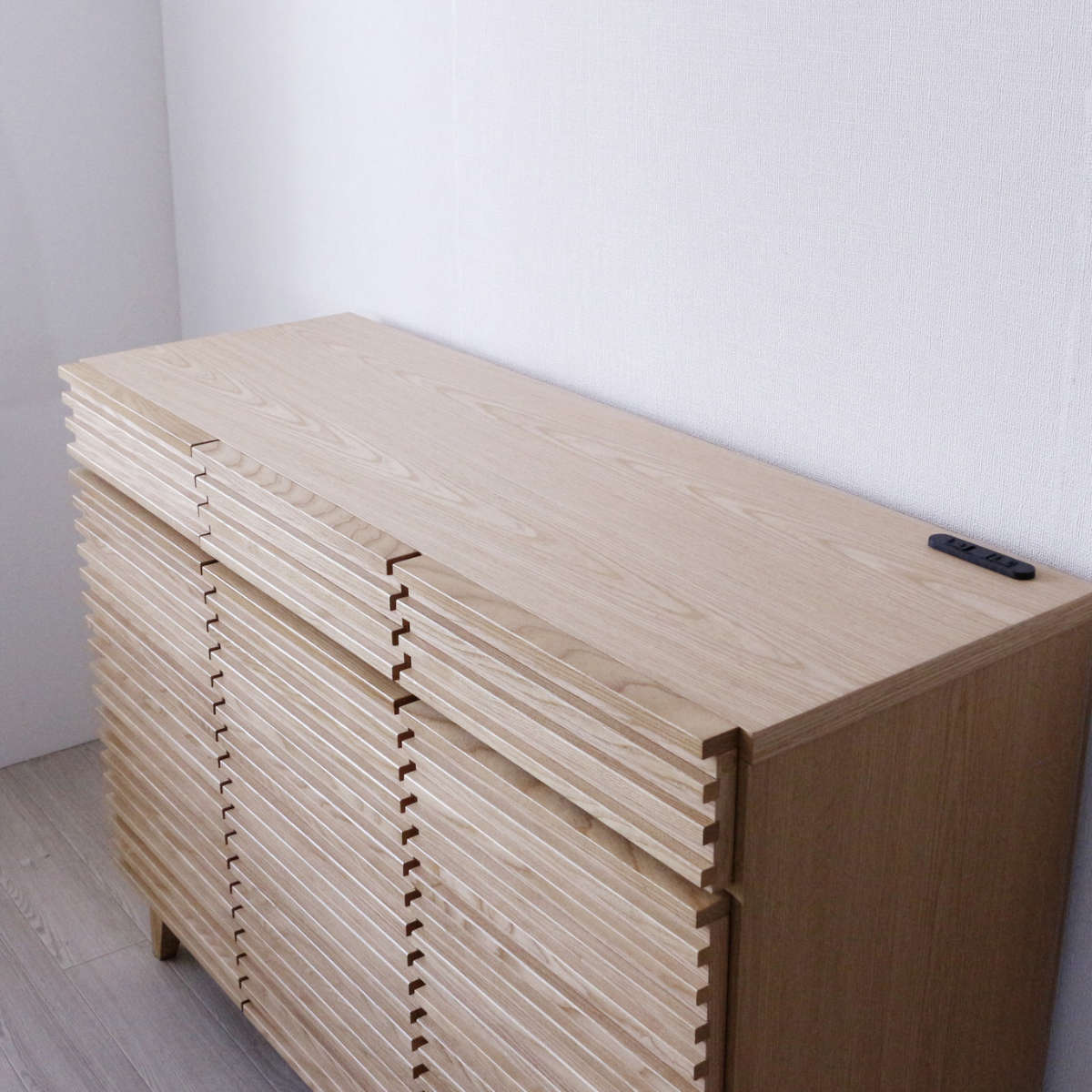 天然木カウンター 幅120cm 完成品 キッチンカウンター 幅120cm 2口コンセント付 ルーバーデザイン 天然木