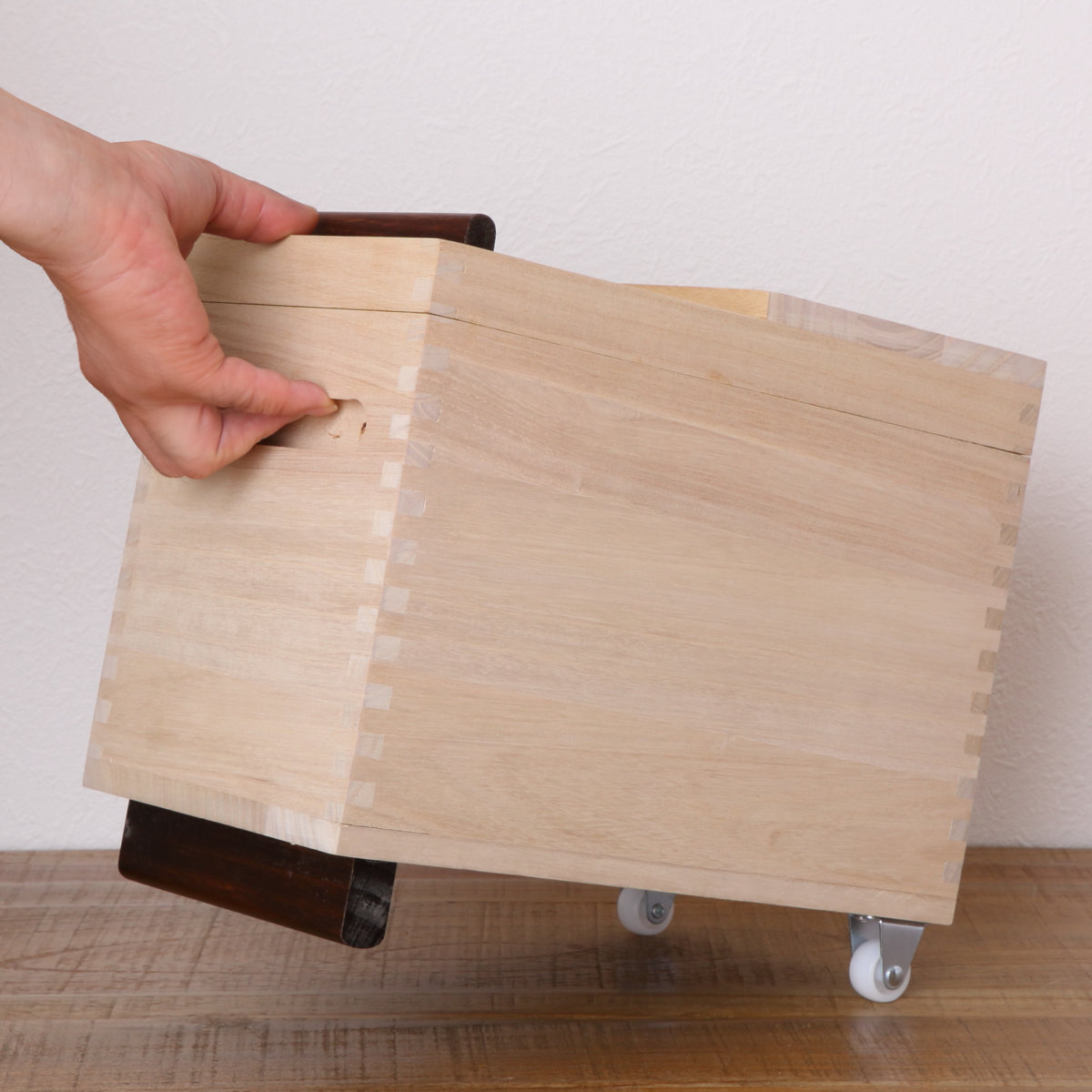 OSMAC 米びつ 桐製 Rice Box 5kg 計量マス付き （ キャスター付き 桐