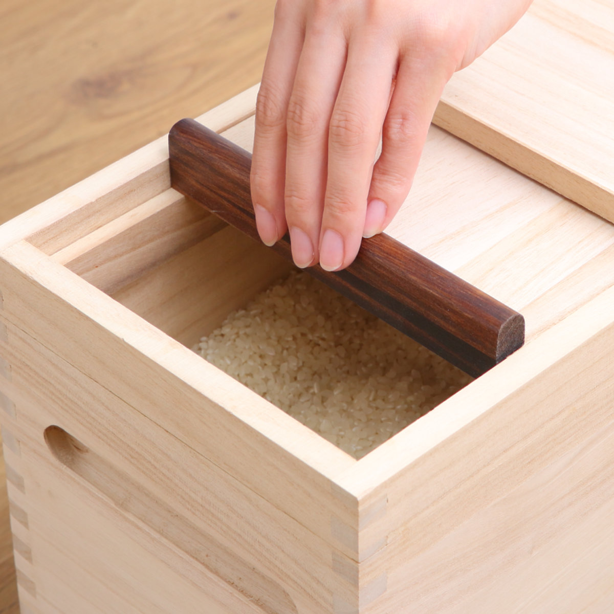 OSMAC 米びつ 桐製 Rice Box 5kg 計量マス付き （ キャスター付き 桐
