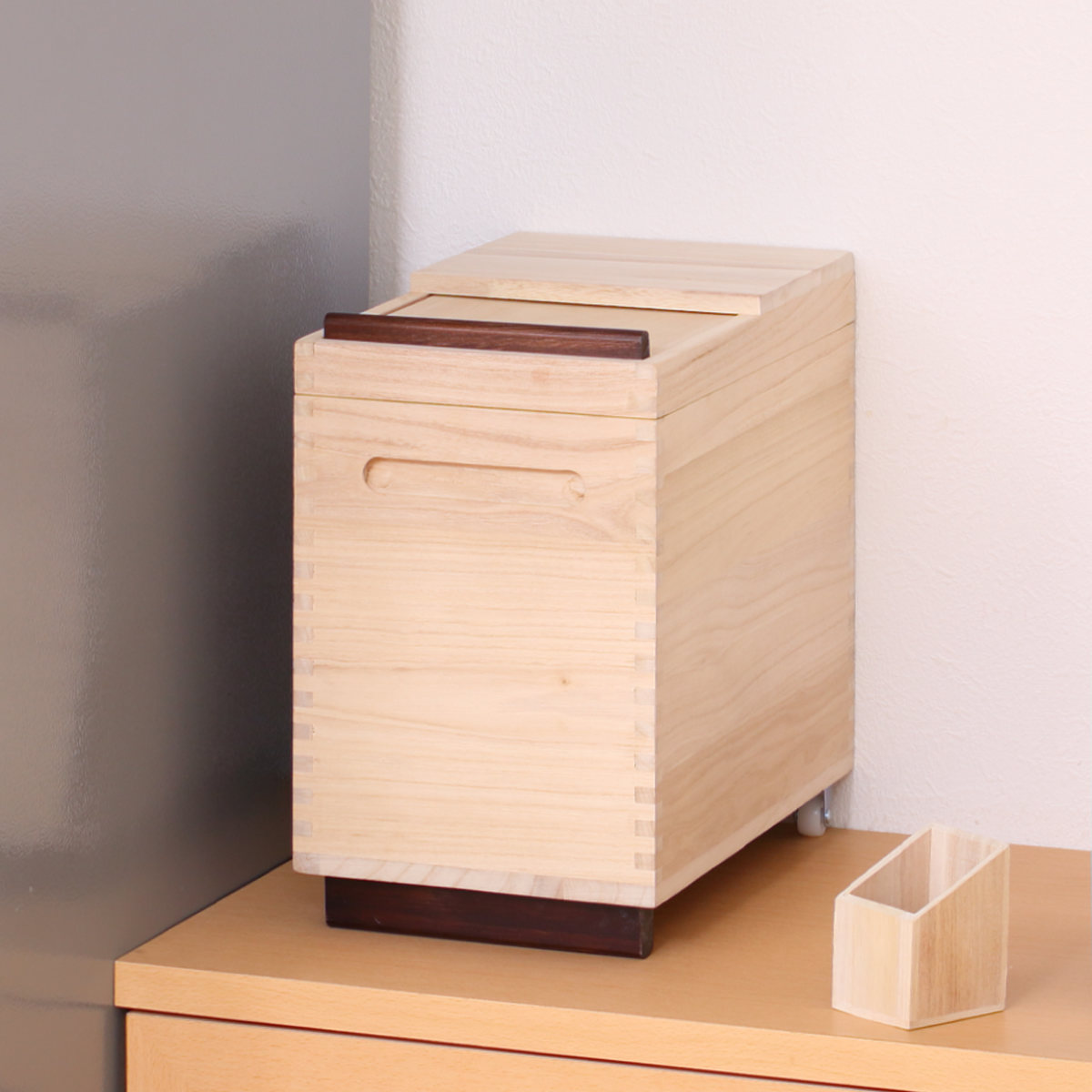 OSMAC 米びつ 桐製 Rice Box 10kg 計量マス付き （ キャスター付き 桐