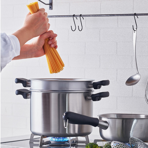 柳宗理 パスタパン 22cm フタ・ステンレスコランダー付き ステンレス製