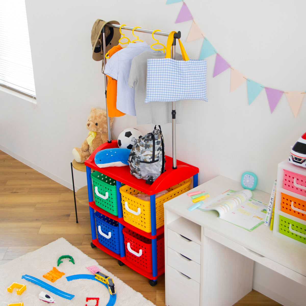 ハンガーラック 幅66cm 2段 キッズ収納 バスケット 4個付き