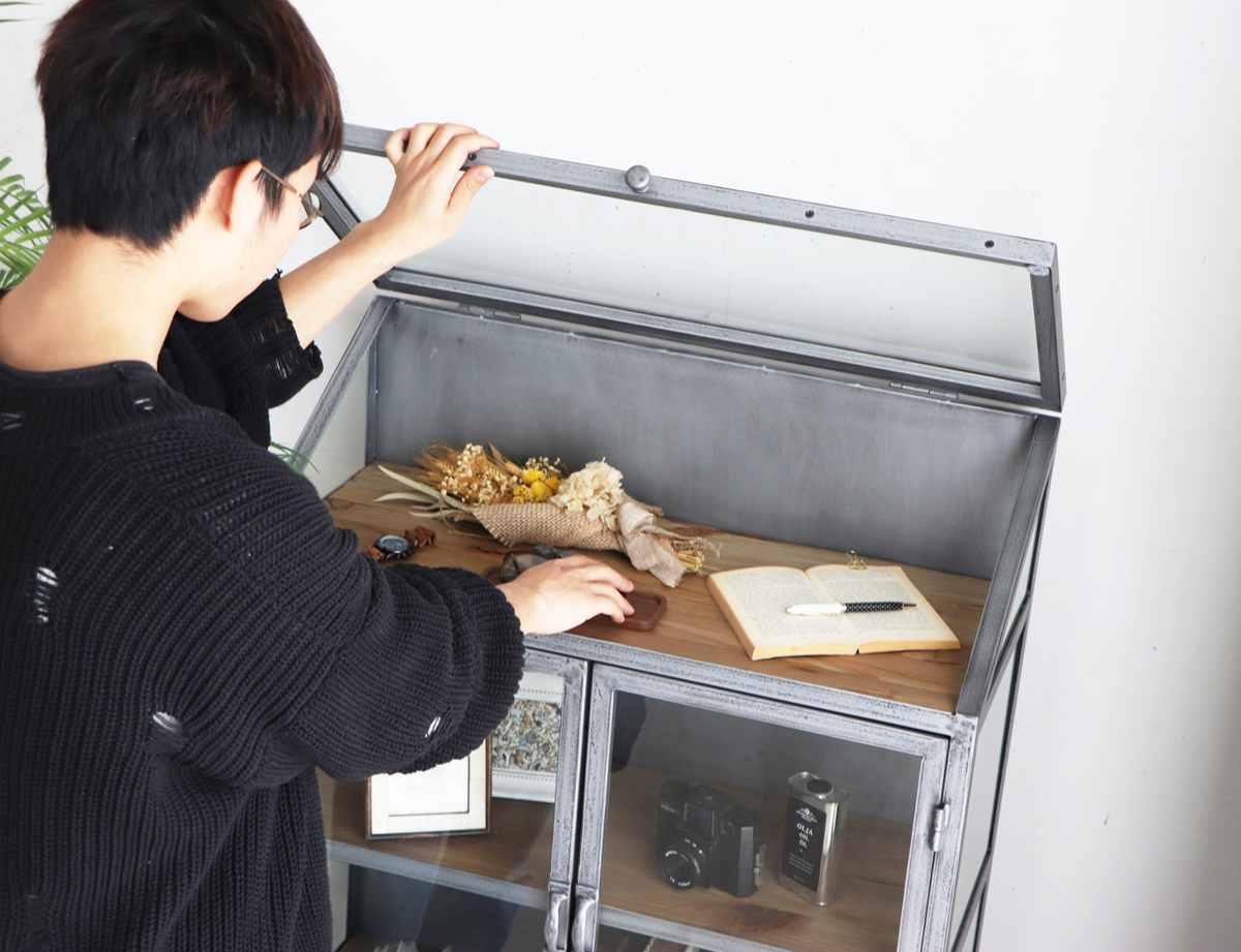 東馬（Tohma） ディスプレイラック 幅80cm アンティーク調 ガラス 完成