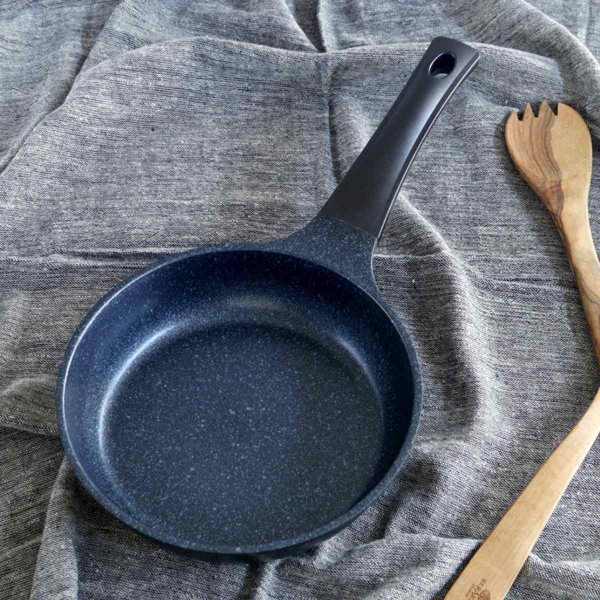 フライパン 20cm IH対応 軽量 ダイヤモンドマーブルコーティング
