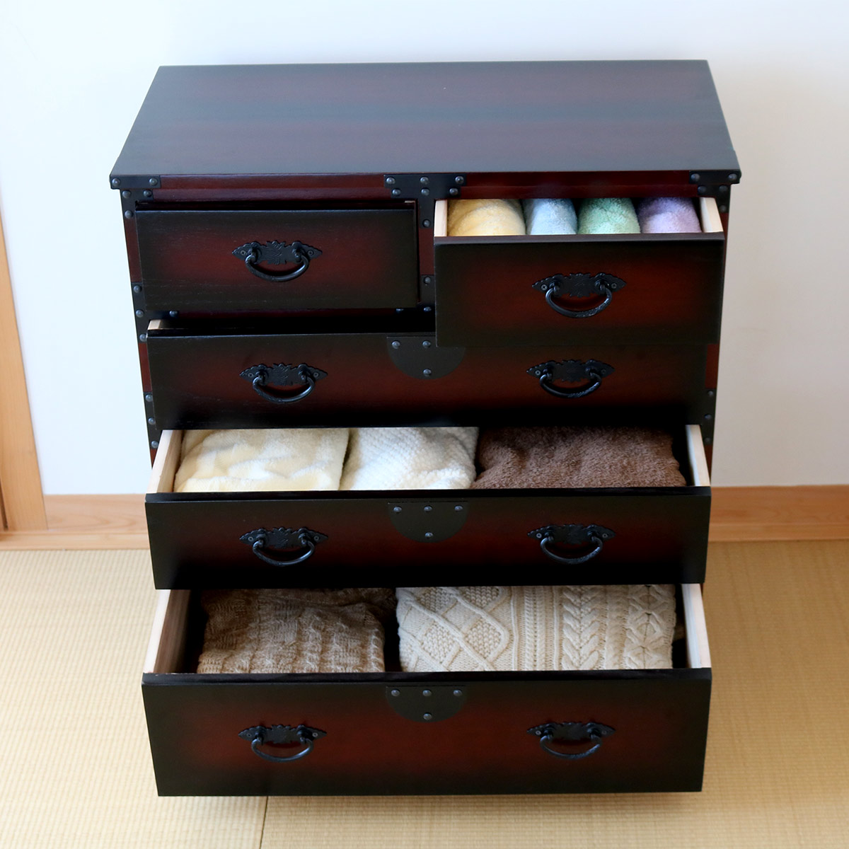 クロシオ 引出箪笥 4段 民芸調 桐製 和タンス 幅67cm （ 和風 たんす