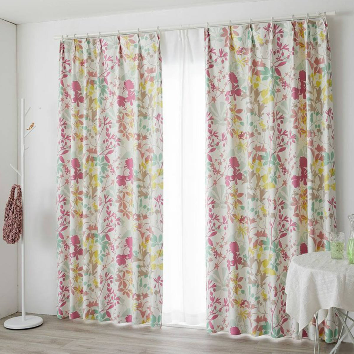 スミノエ ドレープカーテン ミッキー カーニバル 100×135cm