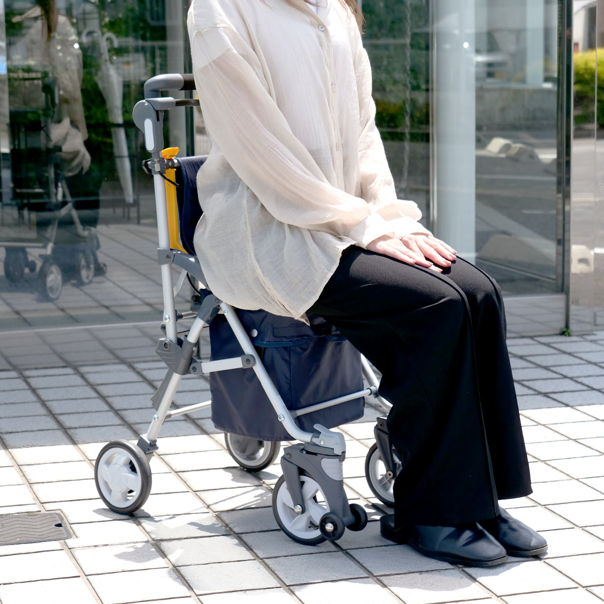 看護・介護用品 FamilyRootsシルバーカー アイアン 軽量6.7kg コパクト