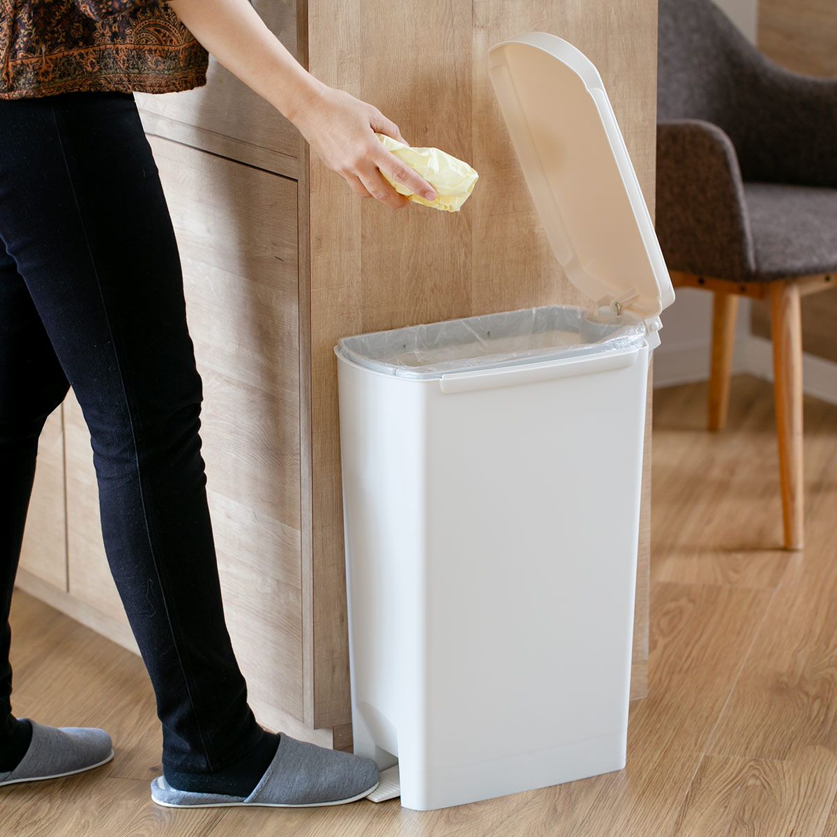 TONBO（新輝合成） ゴミ箱 26L ふた付き セパ 抗菌 超 スリム ペダル