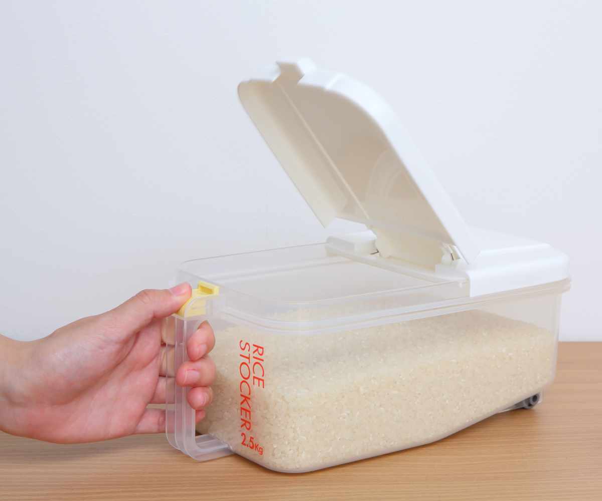 スケーター 米びつ 冷蔵庫用米びつ 横型 2.5kg （ 計量カップ付き
