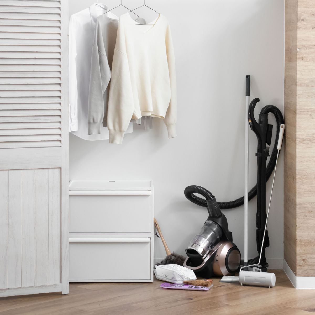 吉川国工業所 掃除機 収納 掃除機ストッカー （ スタンド 素地道具入れ