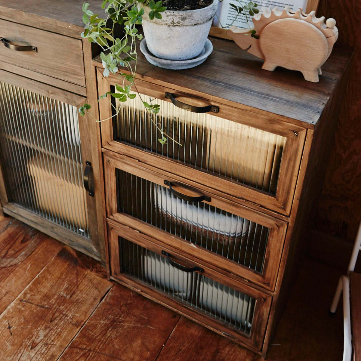 東谷 ガラスキャビネット 幅40cm 3段 フラップ扉 Toreno 天然木