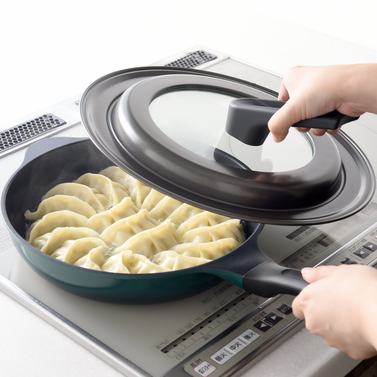 Tupperware【TRANSTHER】フライパン 2個セット　ガラス蓋付き アーネスト（Arnest） フライパン 蓋 26〜30cm ベルフィーナ 取っ手も
