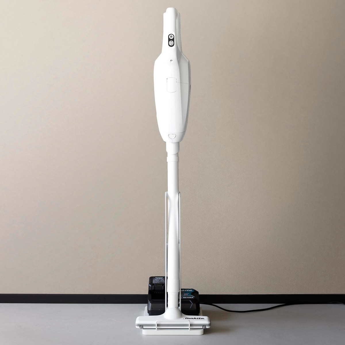 tower 山崎実業 スティッククリーナー紙パック＆充電器収納スタンド