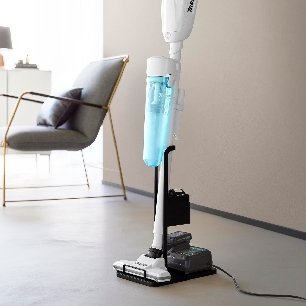 Makita スティッククリーナー 山崎実業スタンド(tower)　紙パック付 tower 山崎実業 スティッククリーナー紙パック＆充電器収納スタンド