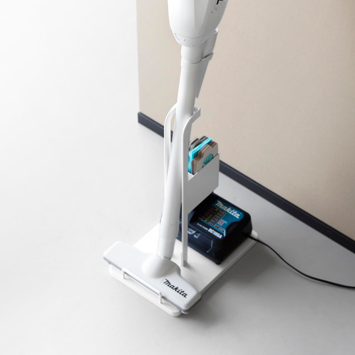 tower 山崎実業 スティッククリーナー紙パック＆充電器収納スタンド