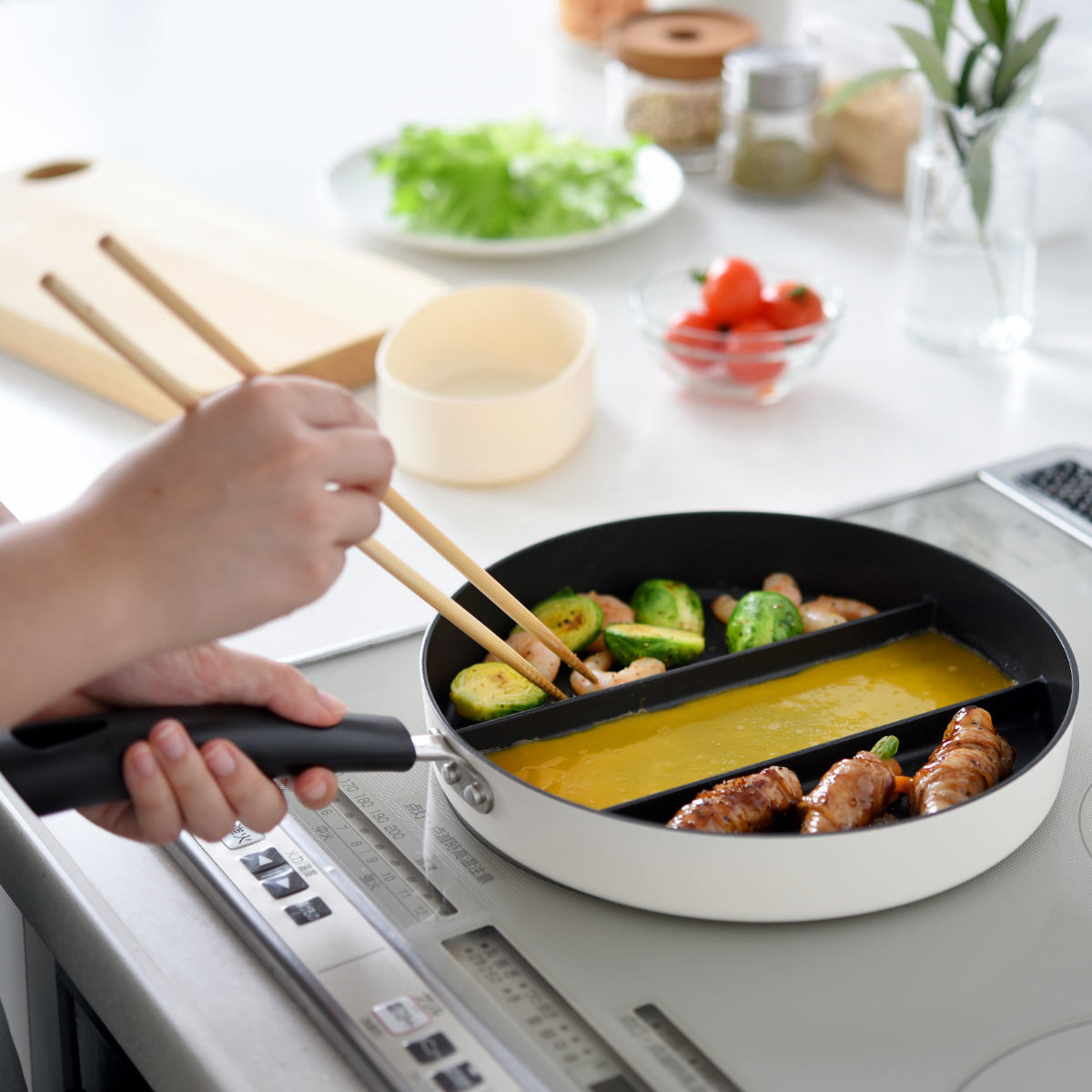 アムウェイ 大フライパン 現行未使用品 料理本とトリプルバッズ1個付 2015製 アーネスト（Arnest） フライパン センターエッグトリプルパン IH対応