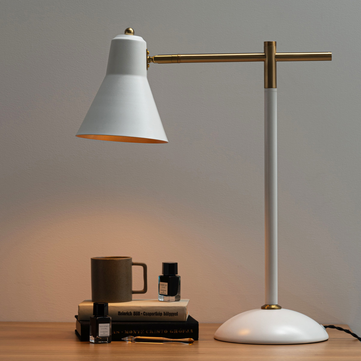 フォレスティ テーブルランプ LED電球対応 form テーブルライト LED対応 電球付き 角度調節 デスクライト （ 間接