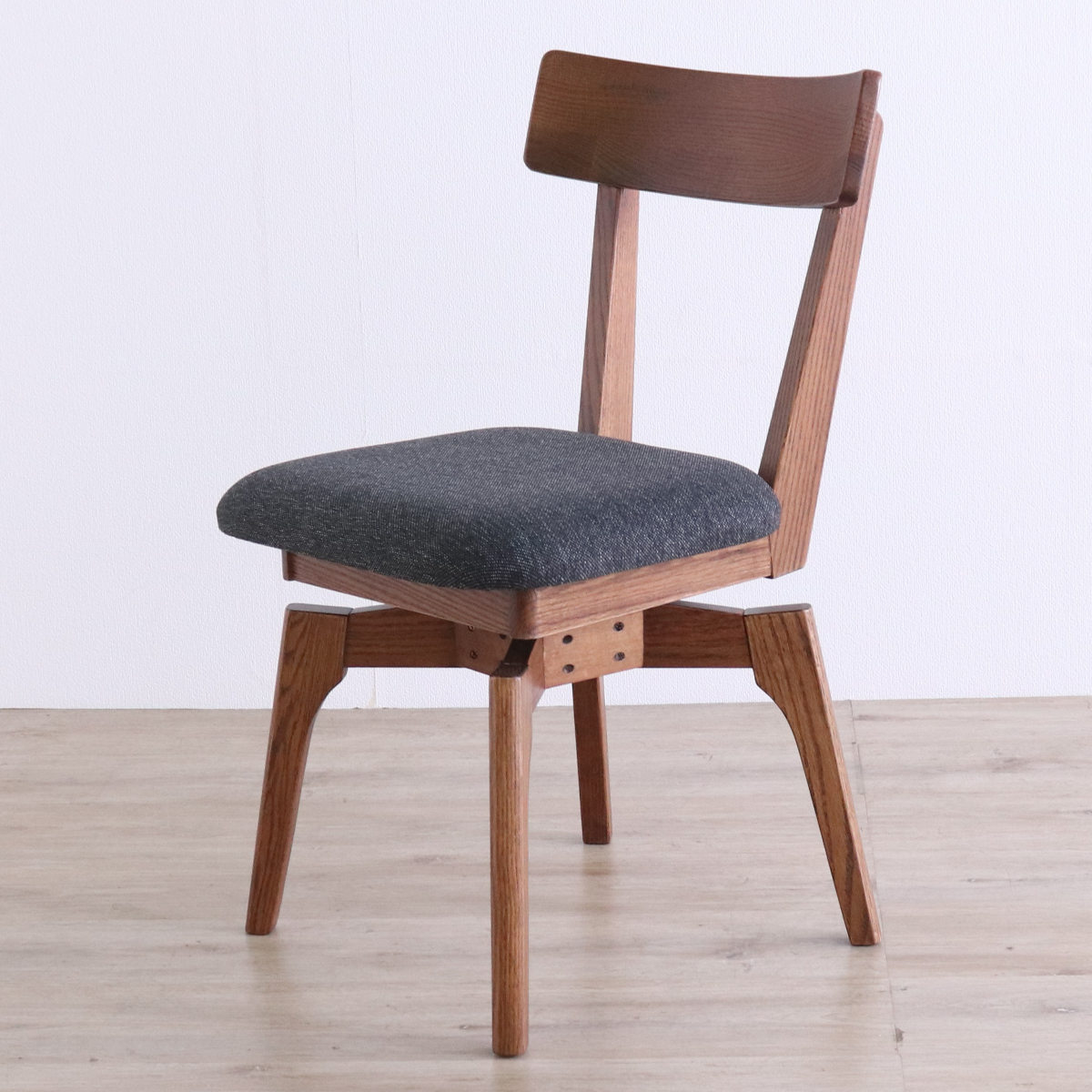 ダイニングチェア 座面高44cm 回転 ウーノ レッドオーク無垢材